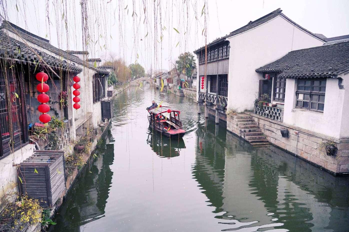 粉丝过亿超越刘德华，一亿买楼对标阿里小马哥，是人傻钱多还是格局大？